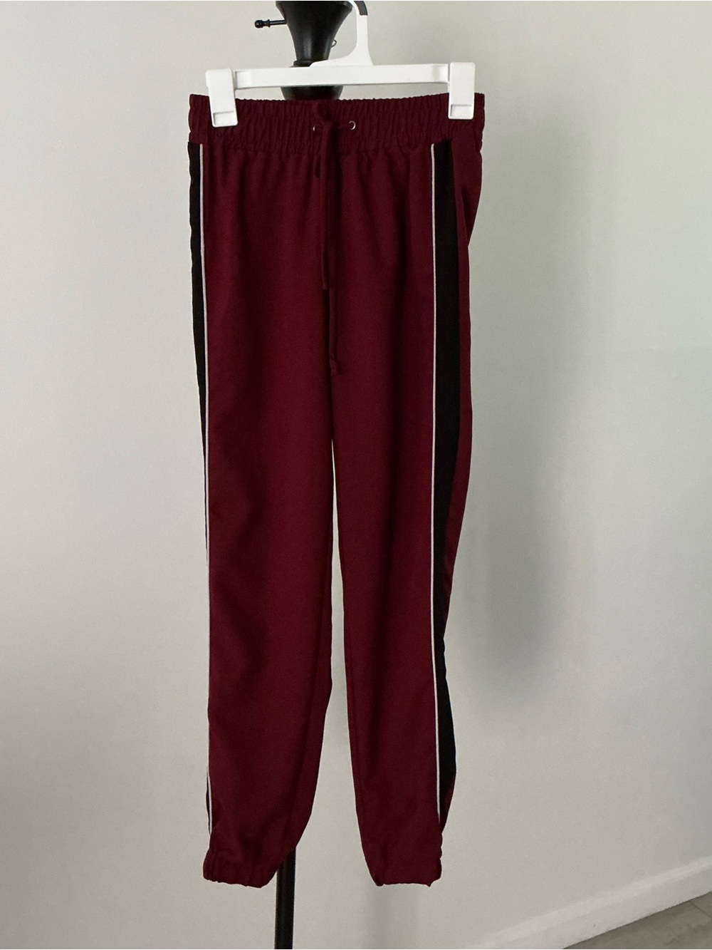 Be Bop Juniors’ Burgundy Striped Jogger Track Pants – XS